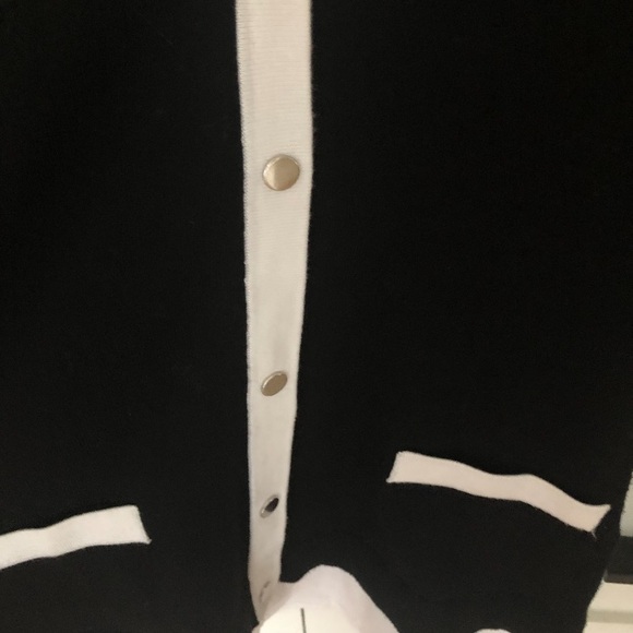 NWOT Women’s Shirt Look Top - Picture 3 of 6